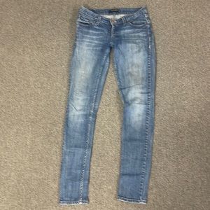 Levi’s women’s size 5, long and black long sleeved cropped top!